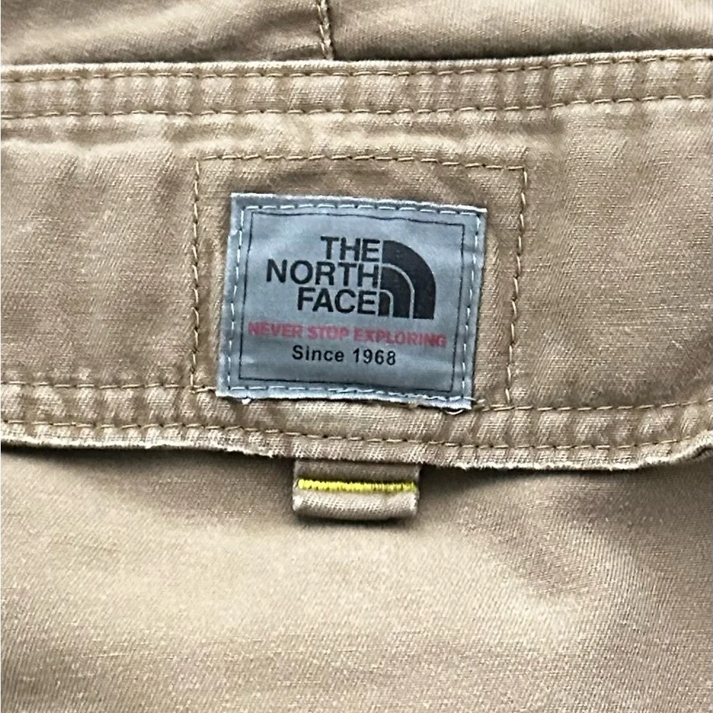 Men’s North face cargo khaki shorts A5 series - Picture 3 of 4